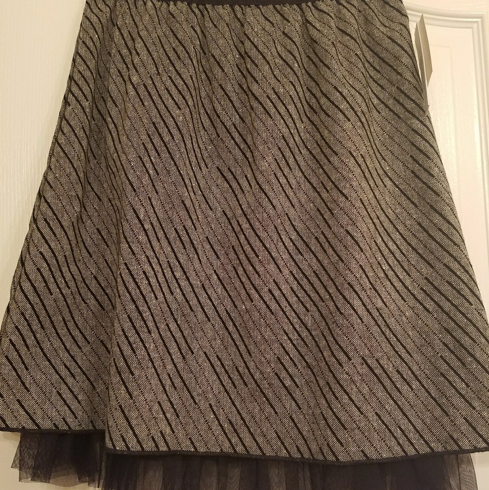 Knee length grey skirt